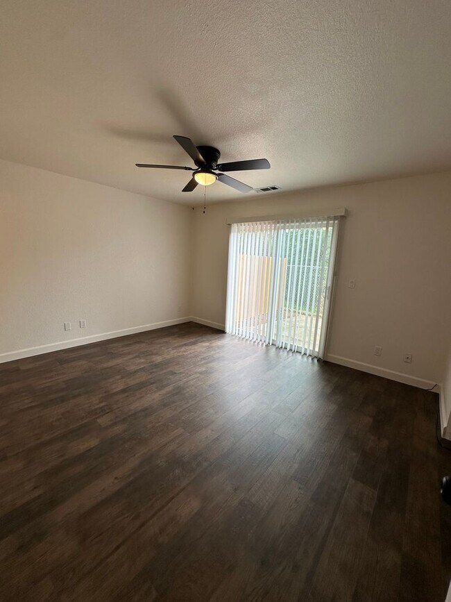 Building Photo - 3494 Magnums Way