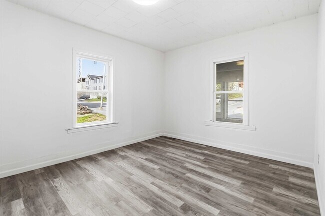 Building Photo - 43 Orient St