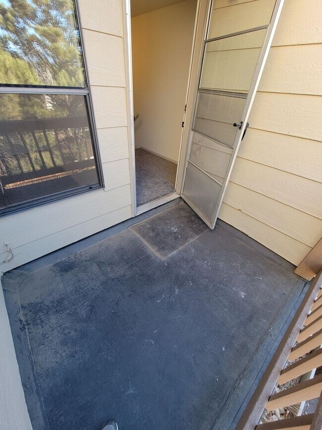 Building Photo - Stunning Mountain Views with Private Garage! 2 Bed/1.5 Bath Townhouse! Coming Late April!