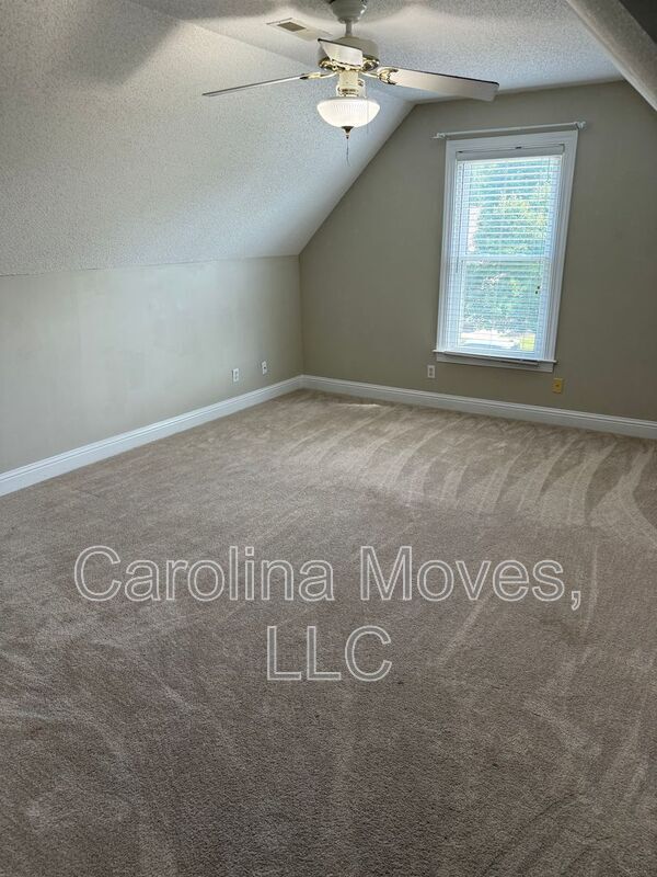 Building Photo - 204 Brushy Meadows Dr