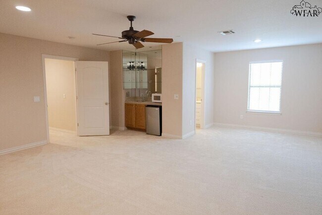 Building Photo - 4122 Candlewood Cir
