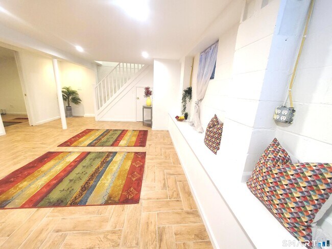 Building Photo - 42 County St