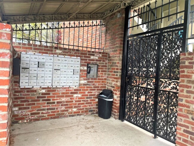 Building Photo - Fantastic deal on 1Bed/1Ba at Evian Towers!  $1000 per month through July 2026