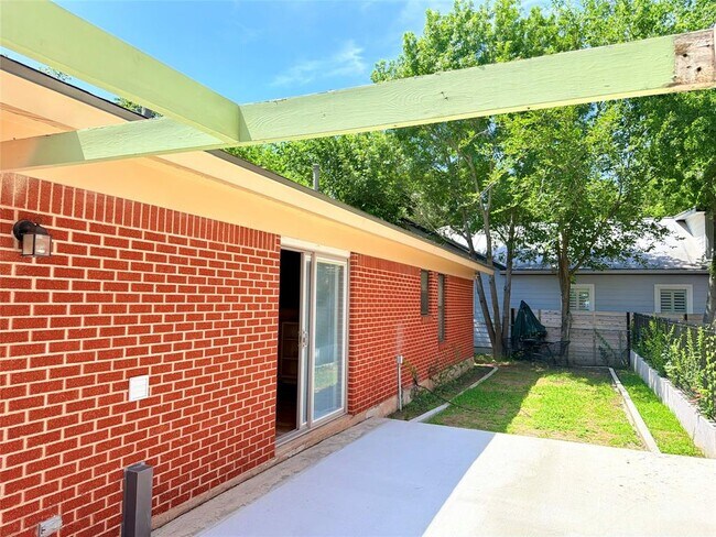 Building Photo - 5014 Evans Ave