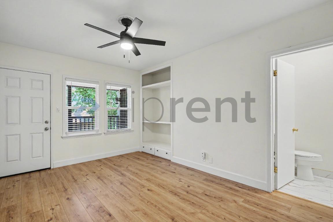 Building Photo - Unit