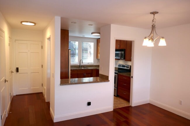 Building Photo - UPDATED TWO BED / TWO AND HALF BATH HEADLANDS CONDO WITH SWEEPING VIEWS