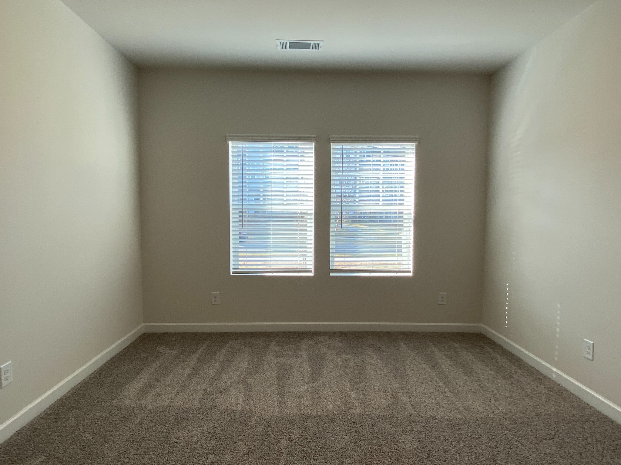 Building Photo - Room in Townhome on Tears Ln