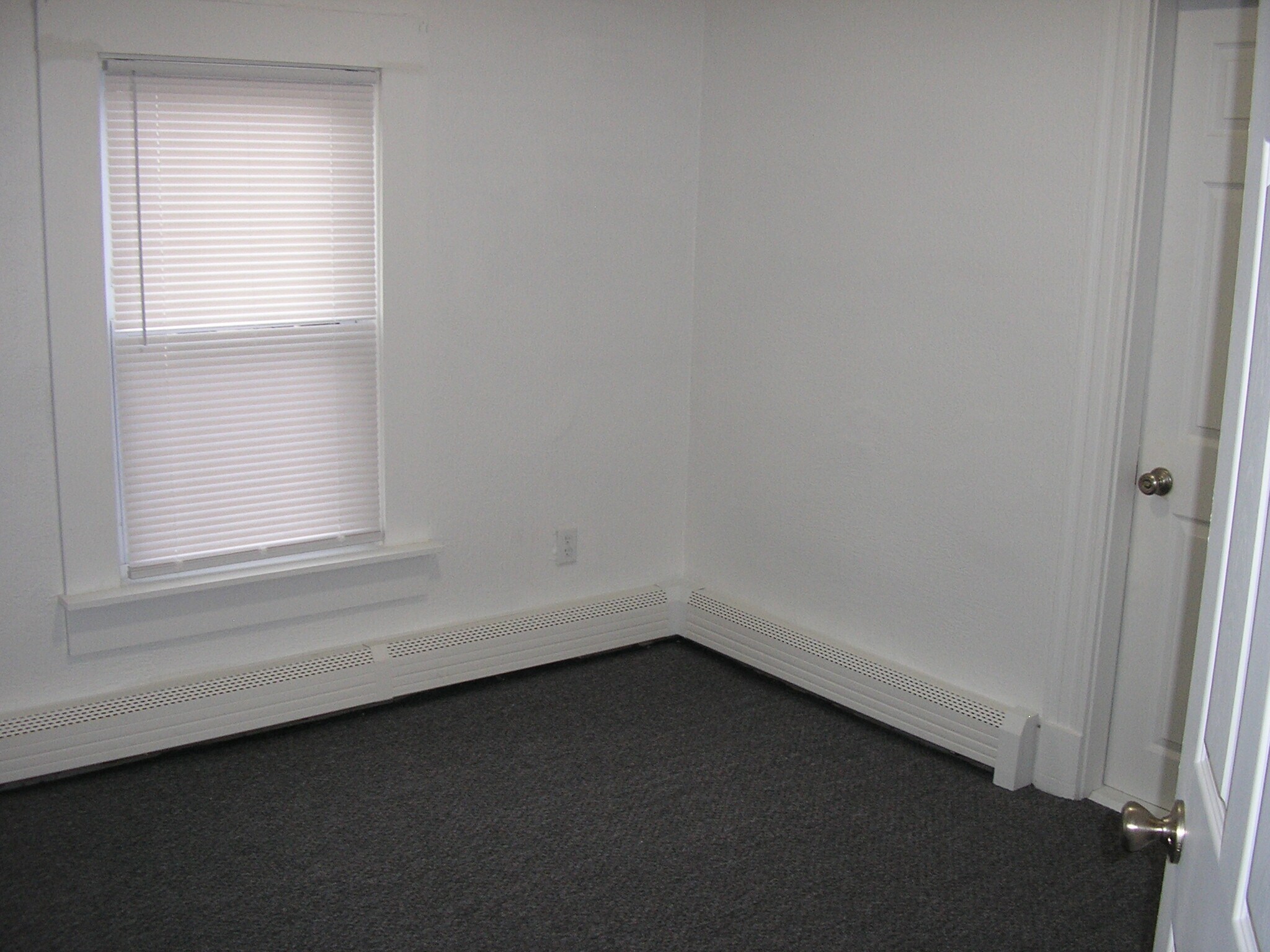 Building Photo - 16 Beech St