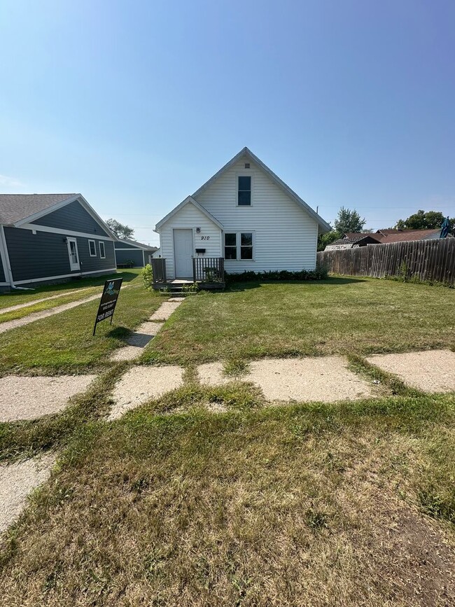 Primary Photo - 910 5th Ave SE