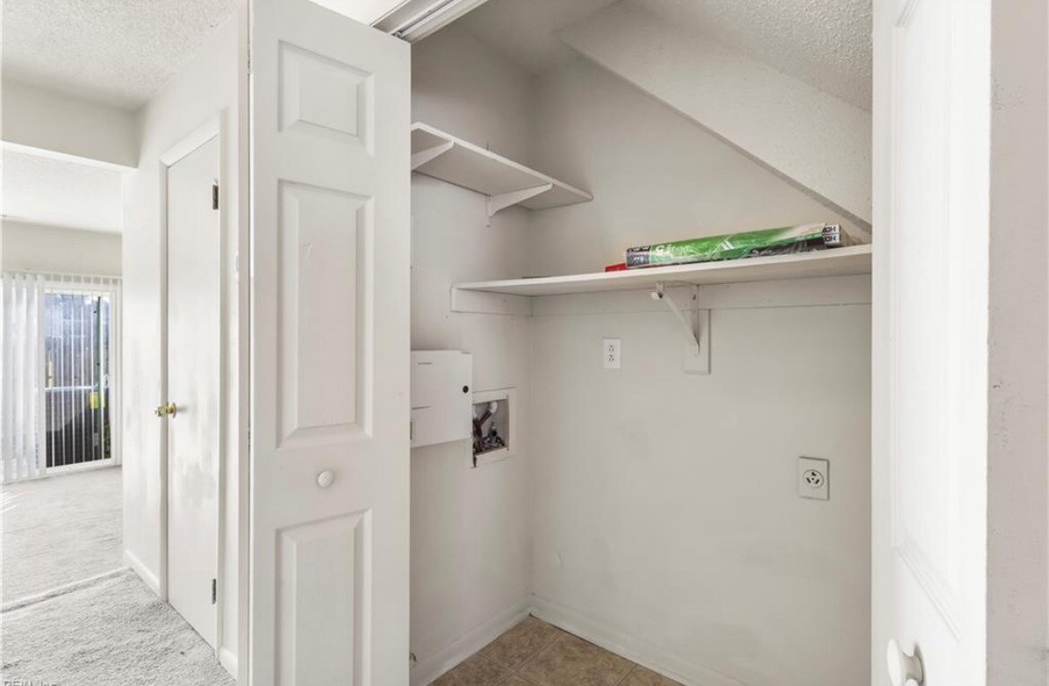 Building Photo - 900 Monarch Dr