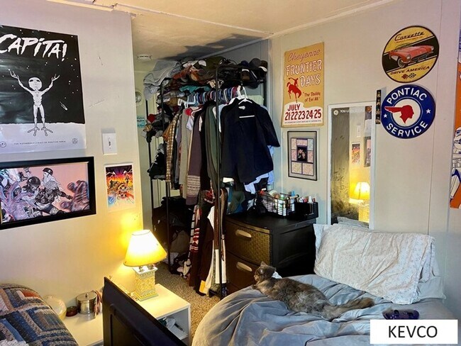 Building Photo - 208 E Pitkin St