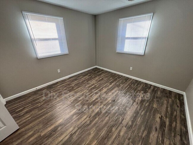 Building Photo - 111 Forestwood Ave