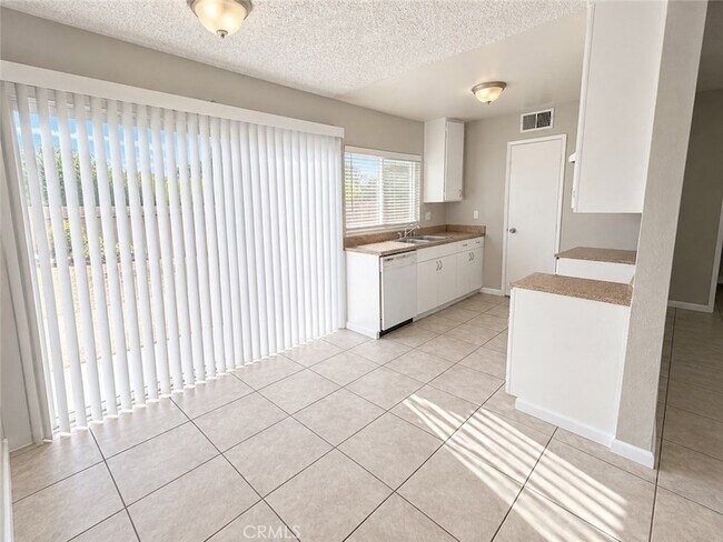 Building Photo - 16810 Village Ln