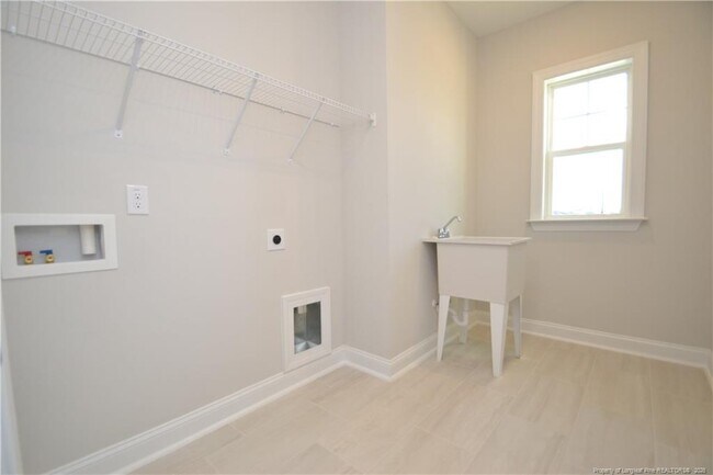 Building Photo - 421 Canyon Spring Trl