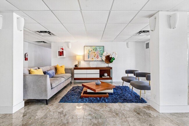 Building Photo - 550 Bayshore Dr