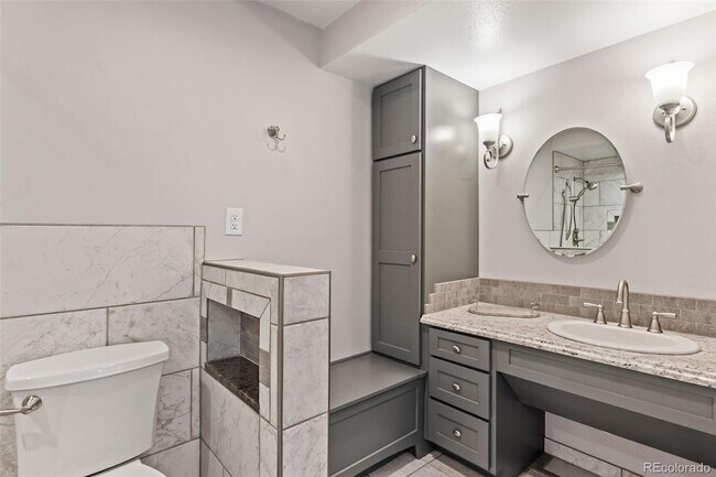 Building Photo - 5585 Escondido Dr