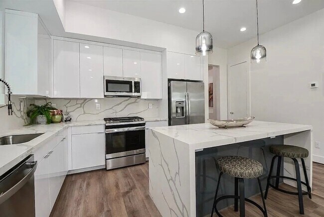 Building Photo - 3609 Dennis St