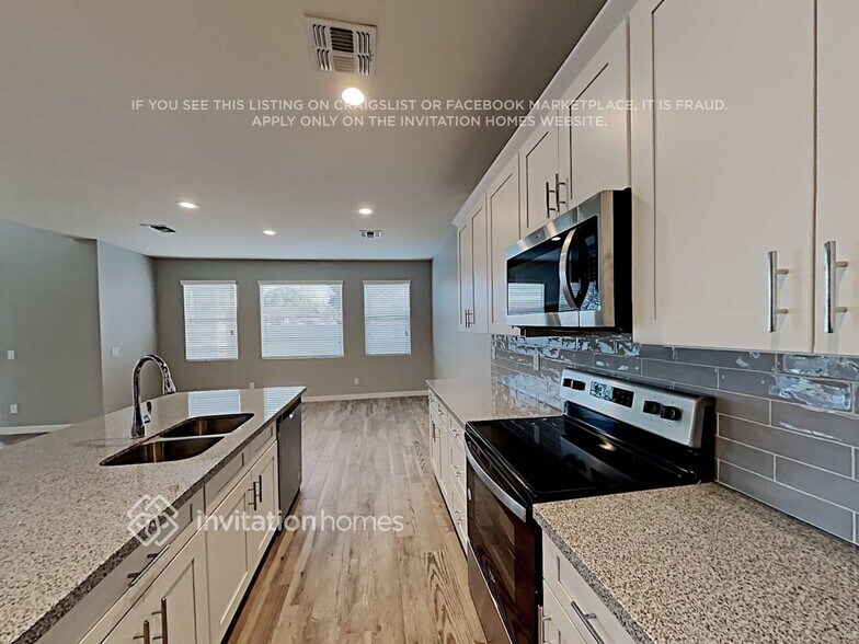 Building Photo - 7331 S 23rd Dr