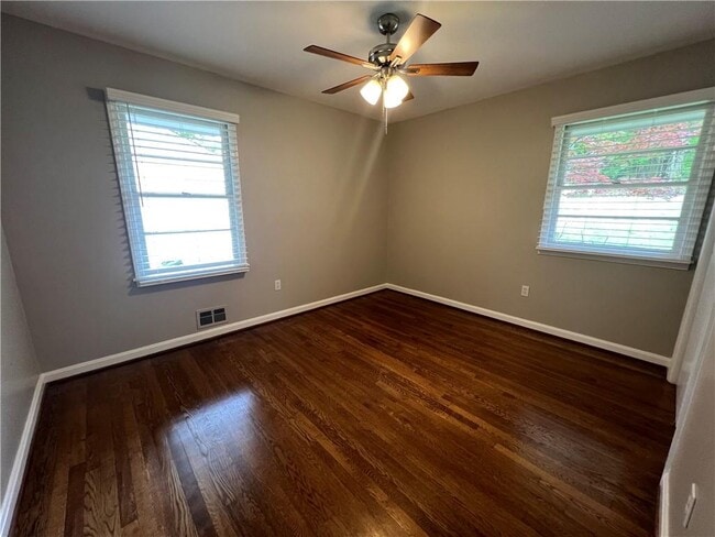 Building Photo - 1369 Longview Dr