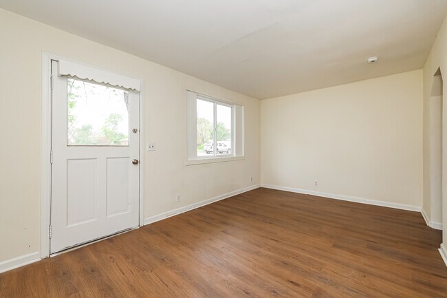 Building Photo - 132 Burgess Ave