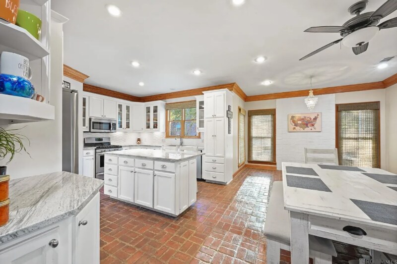 Building Photo - 17867 W Colony Way