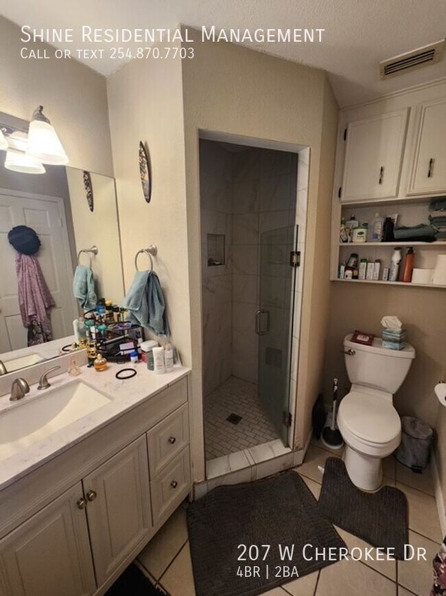 Building Photo - 207 W Cherokee Dr