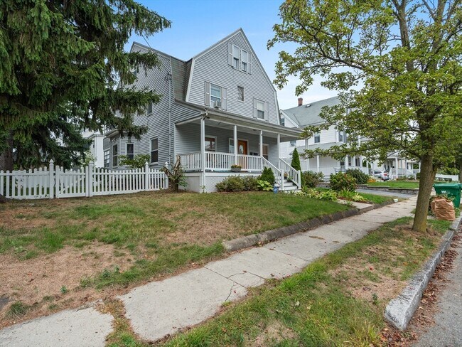 Building Photo - 124 Sheridan Ave
