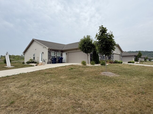 Building Photo - 624 McKay Way