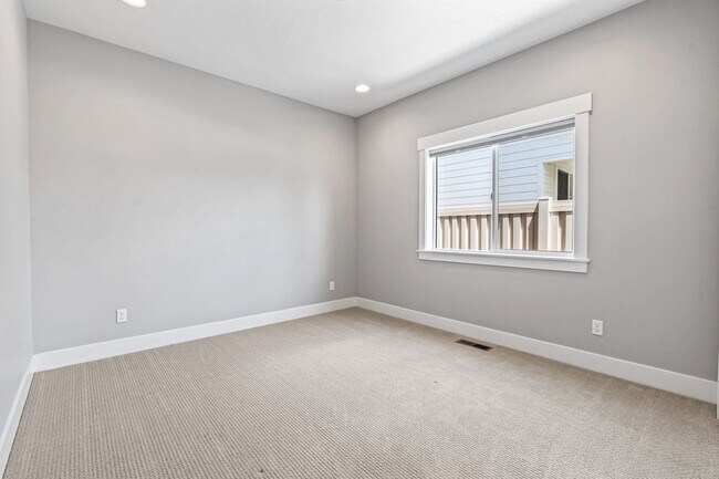 Building Photo - 1564 W Whistleberry St