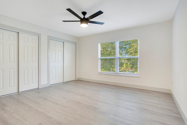 Building Photo - 1217 W 6th St