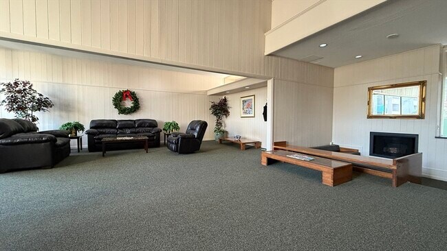 Building Photo - 32 Shrewsbury Green Dr