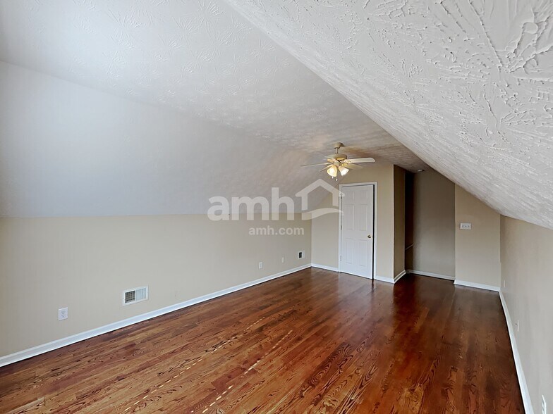 Building Photo - 3262 Millhollow Ter
