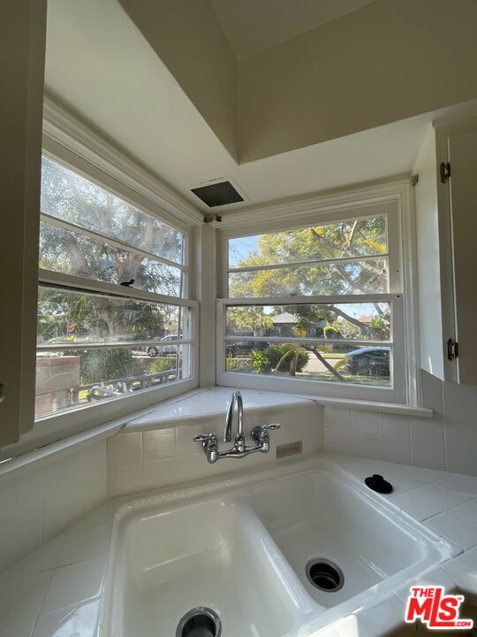 Building Photo - 4434 Grand View Blvd