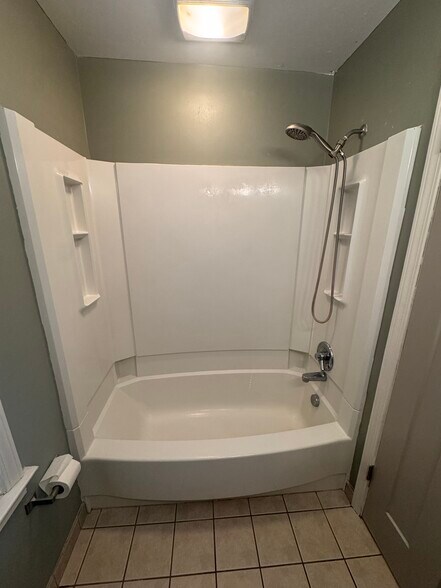 Building Photo - 412 Adams Ave