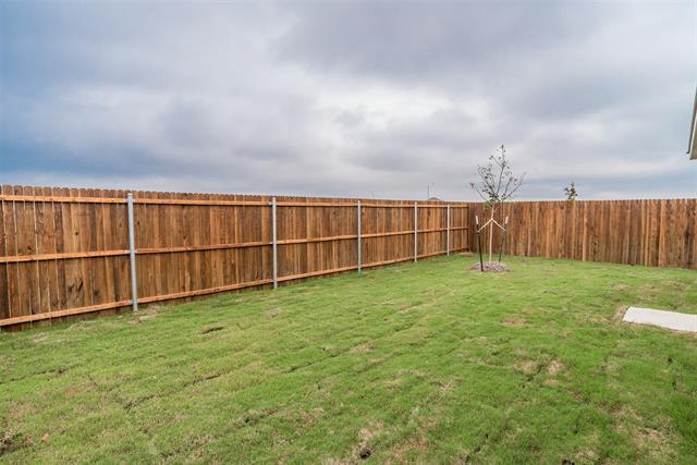 Building Photo - 2022 Shady Oaks Dr