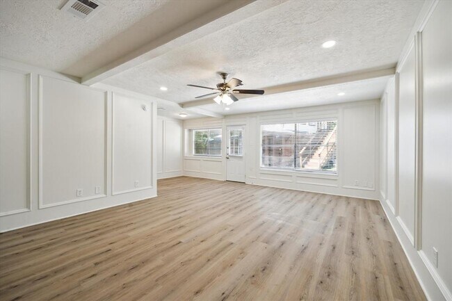 Building Photo - 25402 Lynbriar Ln