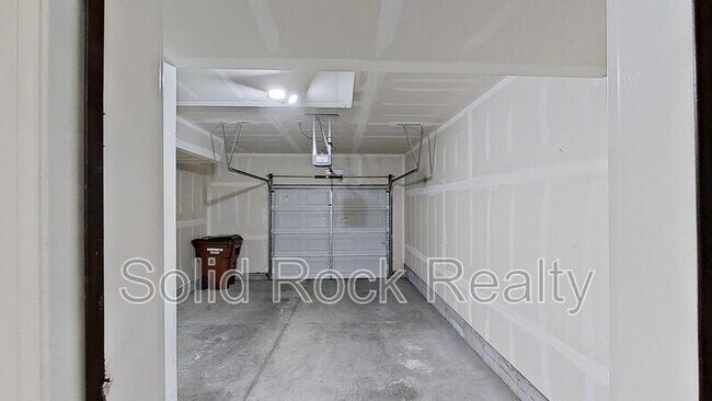 Building Photo - 2130 Birmingham Loop