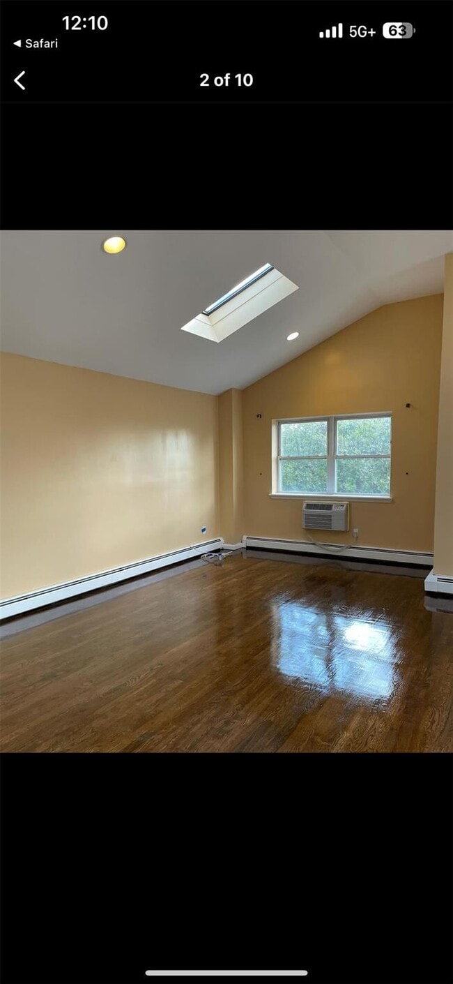 Building Photo - 528 Throgs Neck Expy