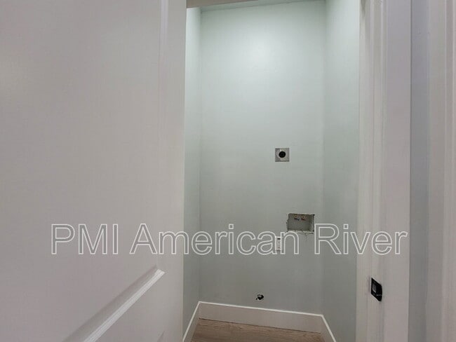 Building Photo - 219 Needles Way