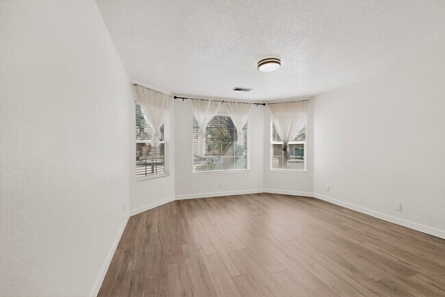 Building Photo - Charming 3-Bedroom Home in Northern Meadows – Spacious & Move-In Ready