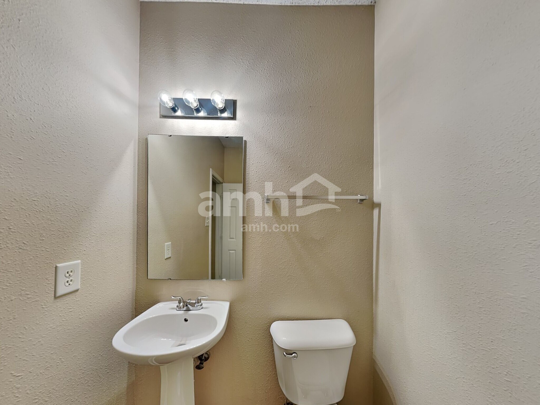 Building Photo - 6737 Amber Springs Way