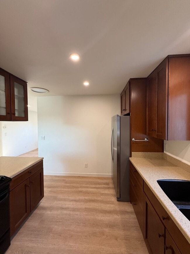 Building Photo - 3 Bedroom/2 Bathroom Single Story Home In Rohnert Park