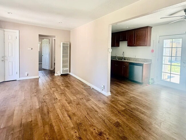 Building Photo - Don't miss out!