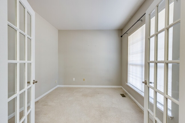 Building Photo - 605 Founders Pointe Blvd