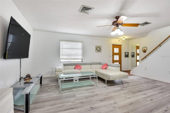 Building Photo - 4831 Greenleaf Rd