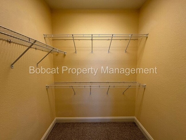Building Photo - 1231 Flintwood Dr