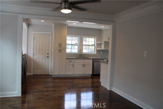 Building Photo - 1655 W 39th St