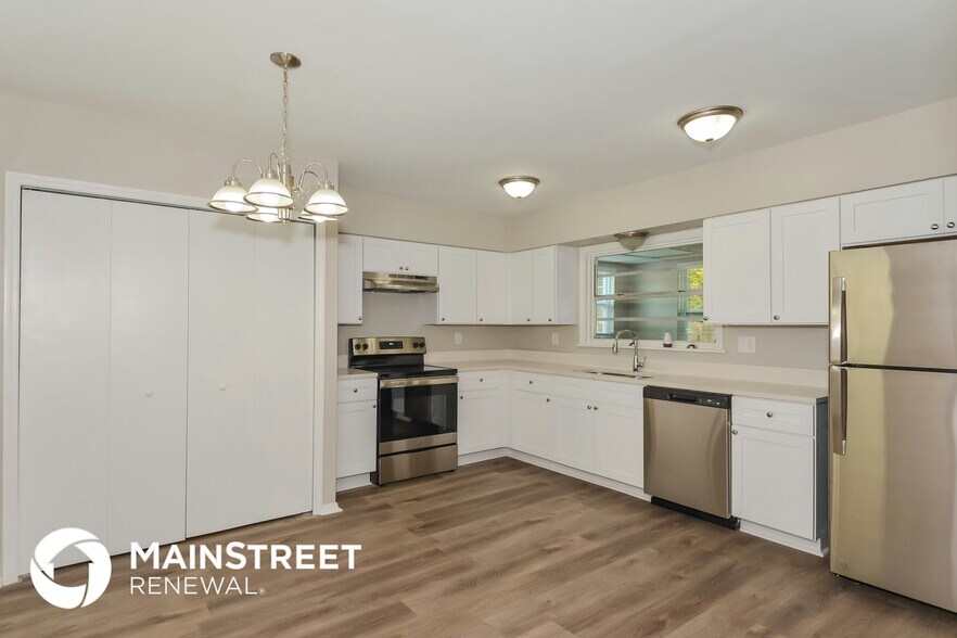 Building Photo - 2300 23rd Ave W