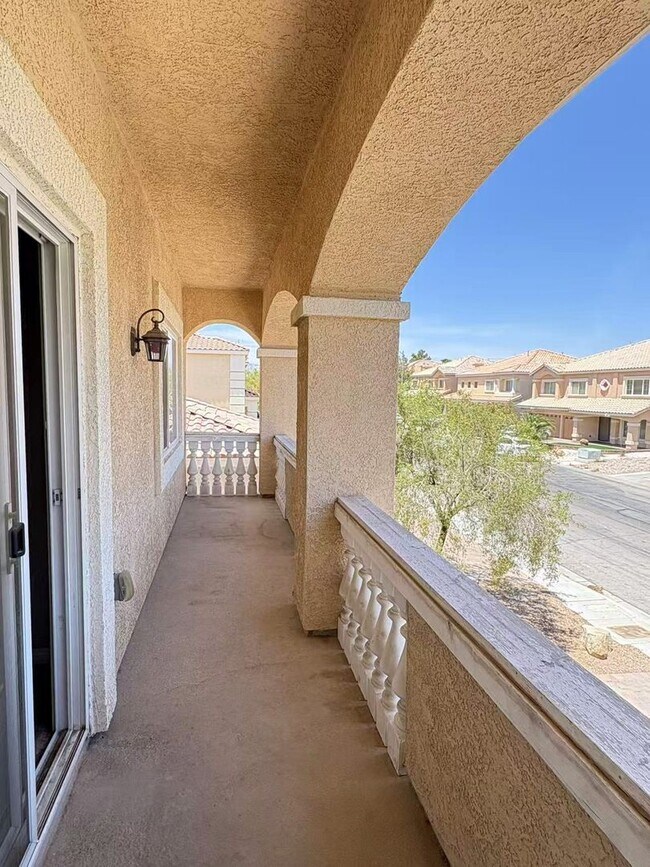 Building Photo - 6675 Coronado Crest Ave