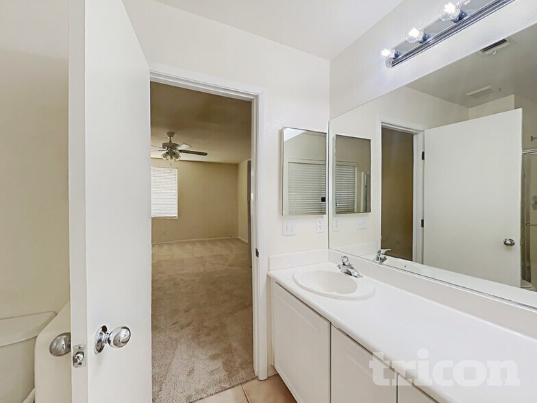 Building Photo - 10207 S Ghost Gum St